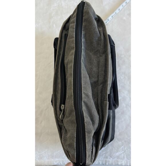 Crumpler THE GYPSY Moth No 2 Tote Messenger Laptop Bag Grey/Black - Picture 8 of 10